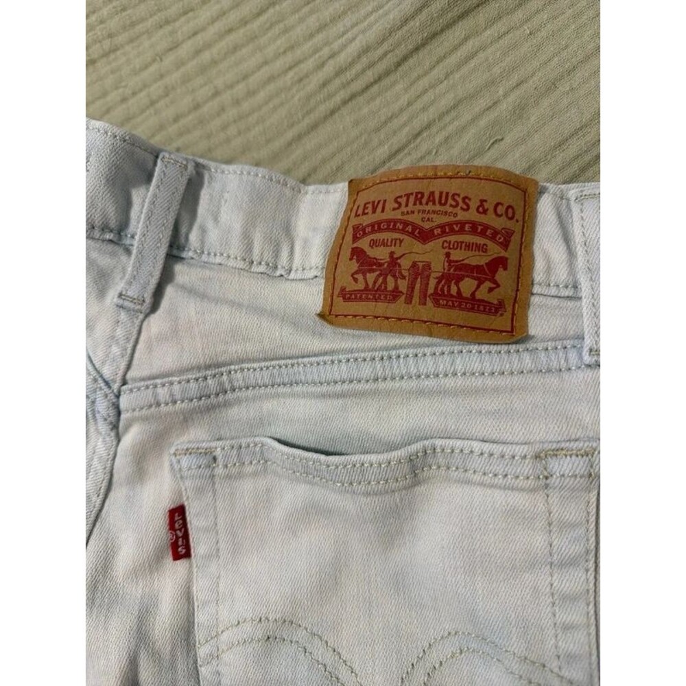 Levi’s High Rise Shorts - Picture 3 of 6